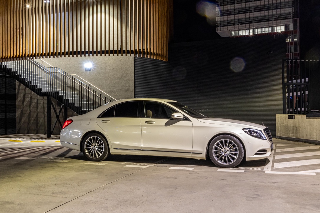 Mercedes-Benz S-Class - Side